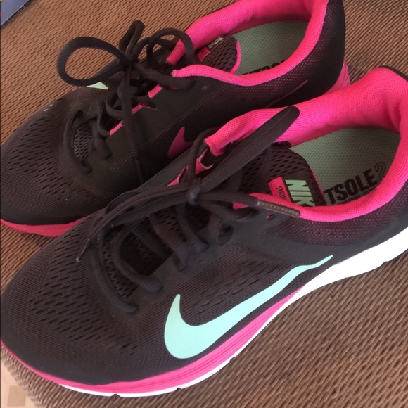 nike fitsole womens black pink